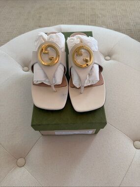 Gucci Cream Leather Thong Sandals with Gold GG